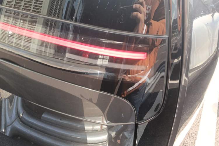 Used Li Auto MEGA 2024 Ultra Model
