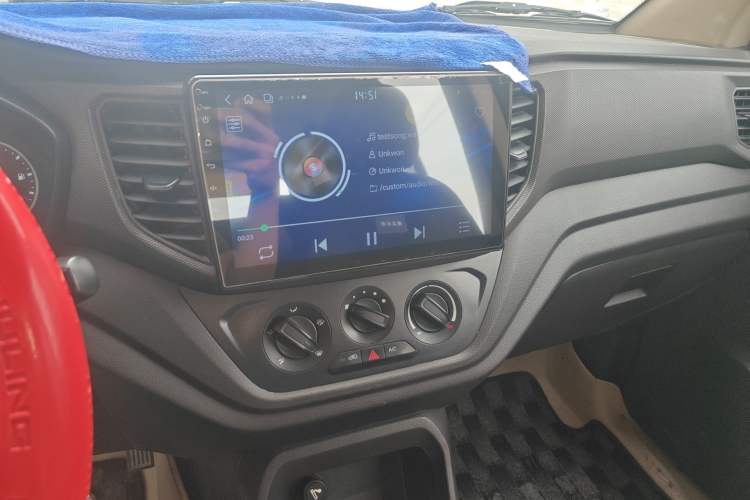 Used Wuling Hongguang V 2022 1.5L Enjoy Edition Electric-Powered LAR Audio And AC Panel