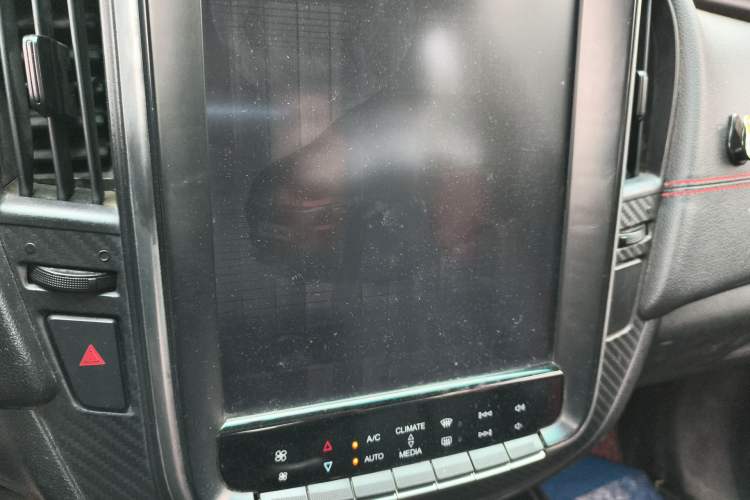 Used Luxgen U5 SUV 2017 1.6L Manual Jazz Edition Audio And AC Panel