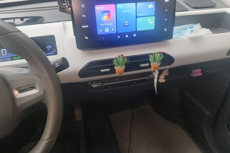 Used Geely Galaxy Panda 2024 Panda Mini 200km Endurance Bear Audio And AC Panel