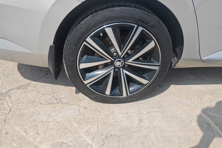 Used Skoda Superb 2022 TSI330 DSG Luxury Edition Right Rear Wheel Hub