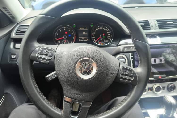 Used Volkswagen Magotan 2013 1.8TSI Luxury Model Steering Wheel