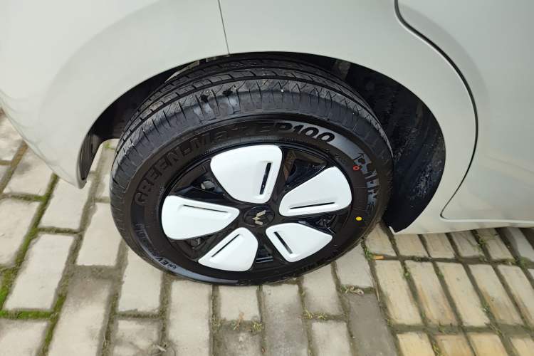 Used Wuling Hongguang MINIEV 2025 Four-Door Version Zhenxiang+ Edition Exterior 5