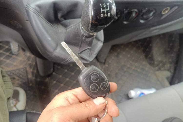 Used Ford Transit 2017 2.0T Diesel Van Mid-Chassis Mid-Roof China V Standard