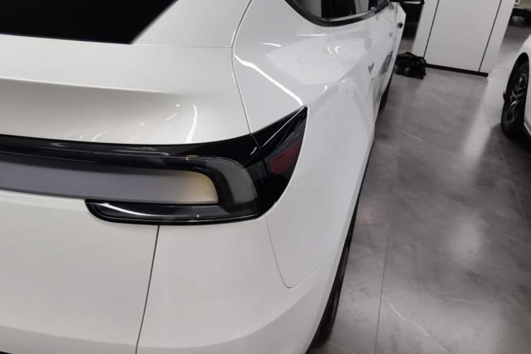 Used Tesla Model Y 2025 Rear-Wheel-Drive Version