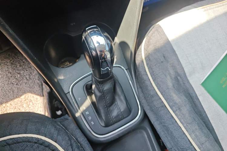 Used Volkswagen Polo 2016 1.4L Automatic Trendy Model Gear Lever