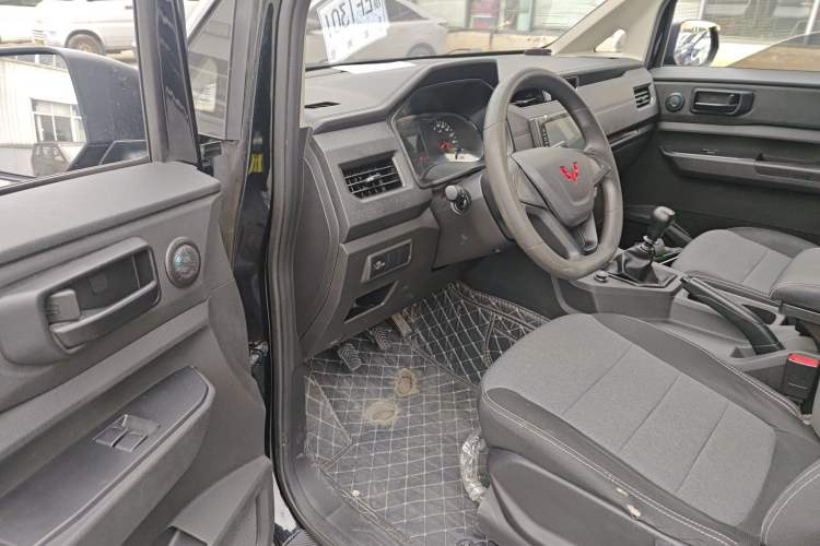 Used Wuling Hongguang PLUS 2020 1.5L Manual Standard Edition 7-Seater
