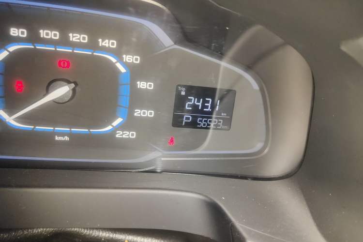 Used Roewe 360 2015 1.5L Automatic Luxury Edition Odometer Close Up