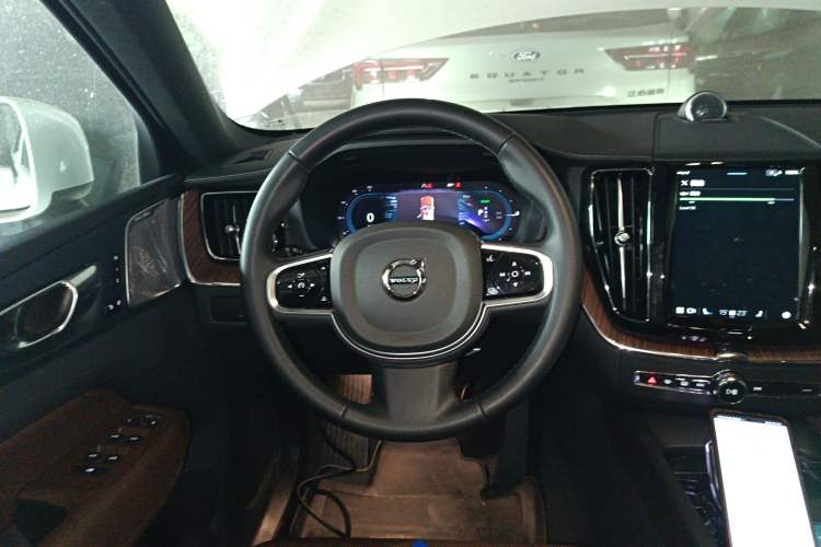 Used Volvo XC60 New Energy 2025 Plug-in Hybrid Long-Range All-Wheel Drive Smart Luxury Edition