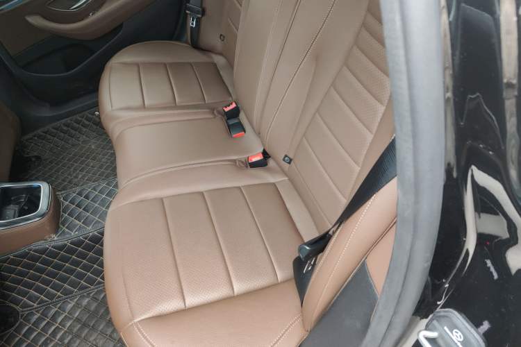 Used Mercedes-Benz E-Class 2021 Restyled E 300 L Sporty and Stylish Edition
