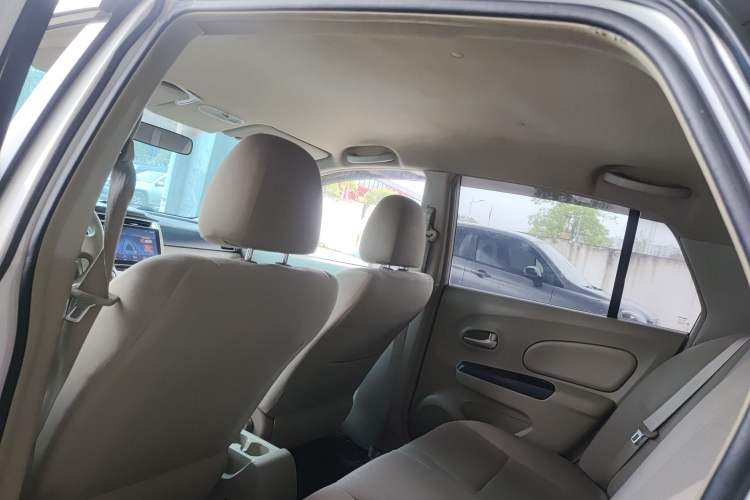 Used Venucia D50 2013 1.6L Automatic Fashion Edition Headliner