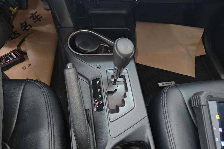 Used Toyota RAV4 2016 2.0L CVT Two-Wheel Drive Fashion Edition China V Standard