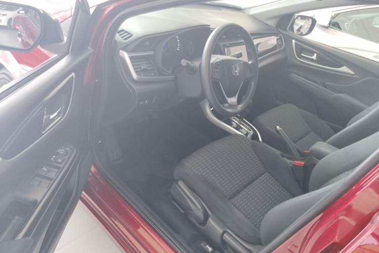 Used Honda Crider 2015 1.8L automatic luxury edition
