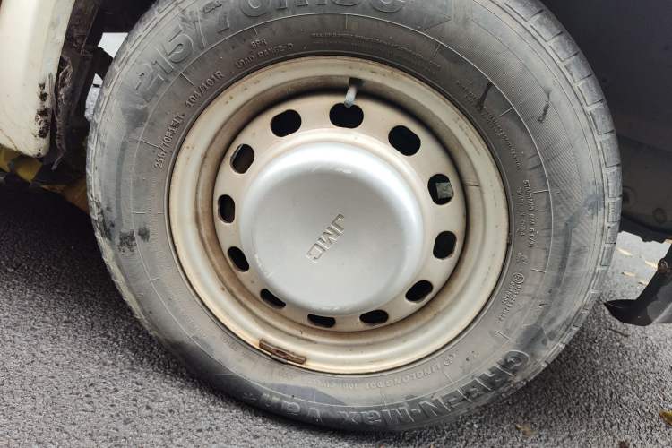 Used JMC Transit 2019 2.8T Commercial Version Intelligent Automatic Transmission Short Wheelbase Mid-Roof Design 6 Seats China VI Emission Standard – JX493 Right Front Wheel Hub