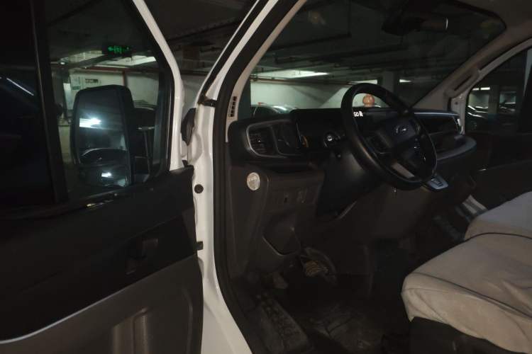 Used Ford Transit 2023 2.0T Diesel Automatic Multi-Function Commercial Vehicle Short Wheelbase Low Roof 5/6 Seats
