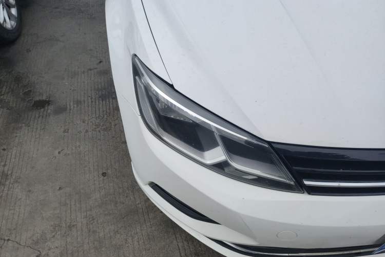 Used Volkswagen Lamando 2017 280TSI DSG Comfort Edition Right Front Headlight