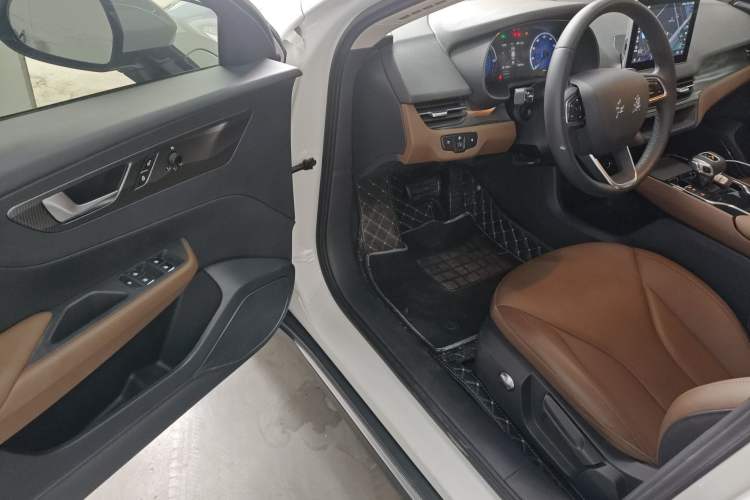 Used Hongqi E-QM5 2022 431 km Charge & Enjoy Edition Driver Seat