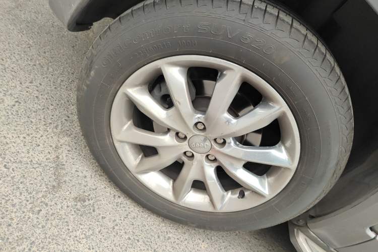 Used Jeep Cherokee 2017 2.4L Superior Edition Right Rear Wheel Hub