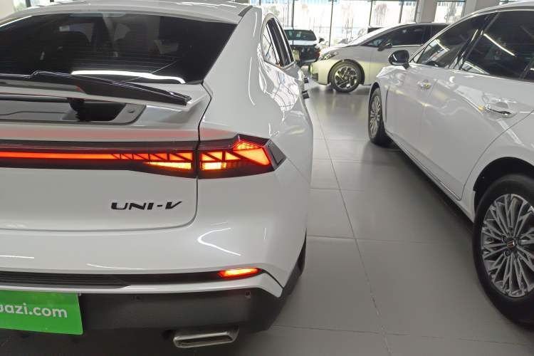 Used Changan UNI-V 2024 1.5T Prestige Edition
