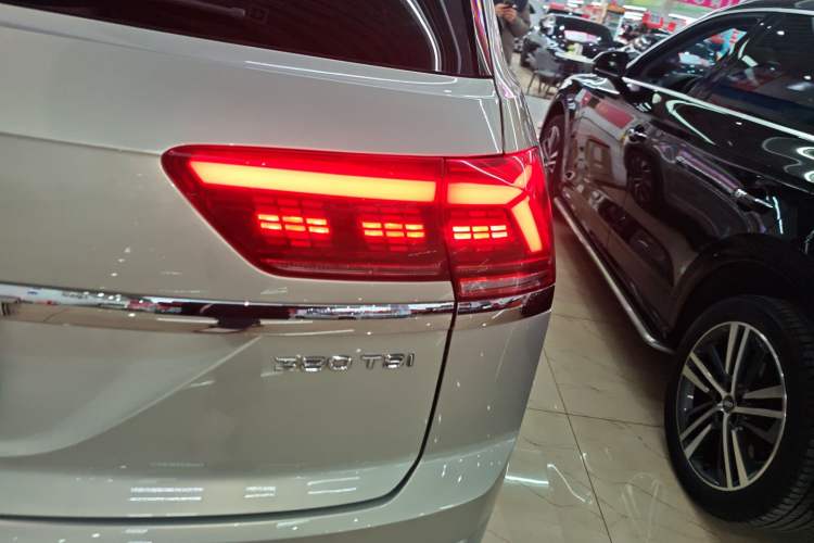 Used Volkswagen Teramont X 2019 380TSI Four-Wheel Drive Prestige Luxury Edition Right Rear Taillight