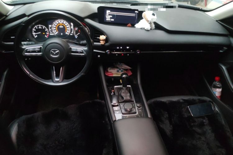 Used Mazda 3 Axela 2020 2.0L Automatic Luxury Version Center Console