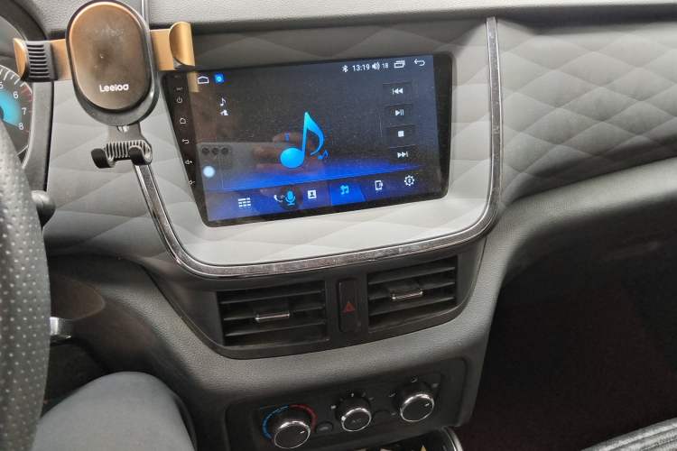 Used Jinbei Gold Hiace 2021 1.5L Passenger Vehicle Travel Lion 5-Seater Audio And AC Panel