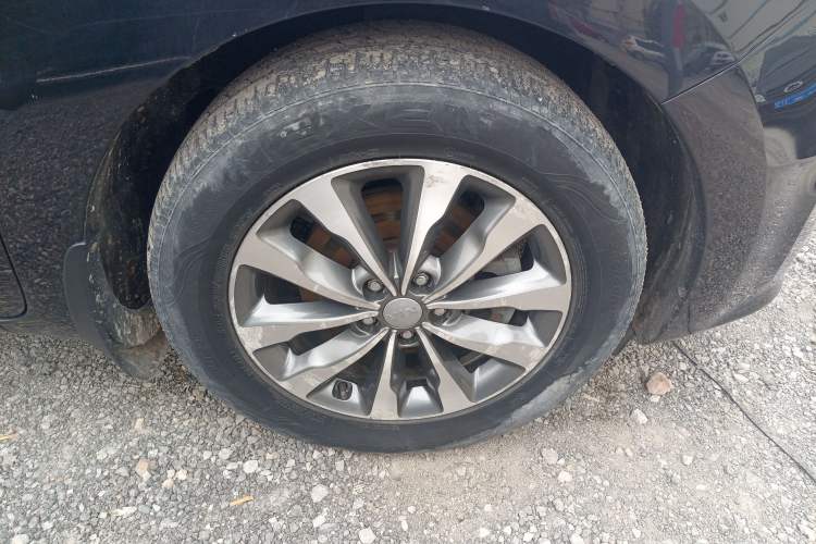 Used Kia Carnival 2015 2.2T Luxury Edition China IV Right Front Wheel Hub