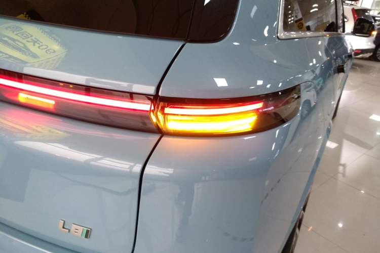 Used Li Auto L8 2024 Ultra Model Exterior 3