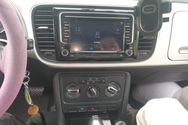 Used Volkswagen Beetle 2013 1.4 TSI Comfort Model Audio And AC Panel