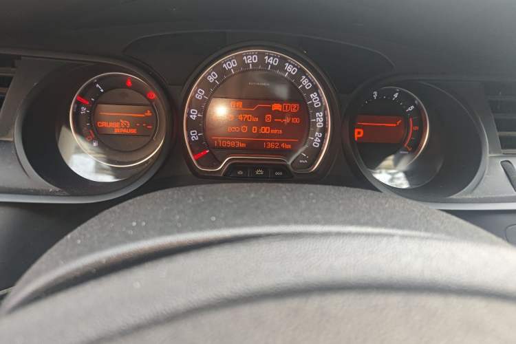 Used Citroen C5 2014 1.6T Automatic Luxury Model Odometer Close Up