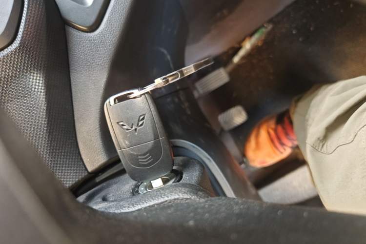 Used Wuling Hongguang 2021 1.5L Revised S Base Version with Electric Power Steering LAR Vehicle Key