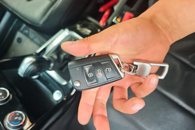 Used Volkswagen T-ROC 2018 280TSI DSG Two-Wheel-Drive Comfort Version China V Standard Vehicle Key