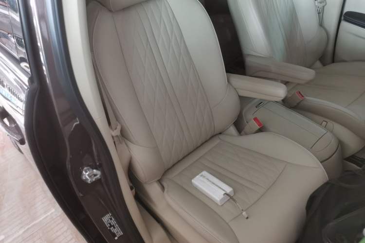 Used Buick GL8 2023 Facelifted Land Cruiser Executive Luxury Version