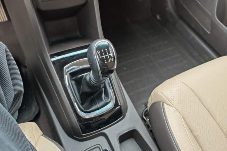 Used Baojun 310W 2017 1.5L Manual Fashion Model China V
