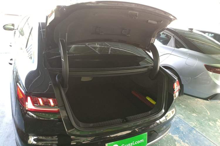 Used BYD e9 2021 Business Edition
