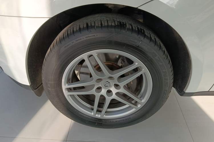 Used Porsche Macan 2018 Macan 2.0T Left Front Wheel Hub