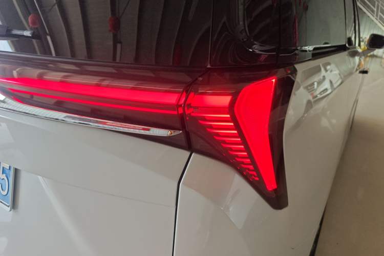 Used Buick GL8 2025 Lu Zun Deluxe Edition Right Rear Taillight