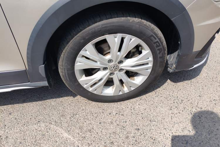 Used Volkswagen C-TREK 2017 230TSI DSG Comfort Version Right Front Wheel Hub