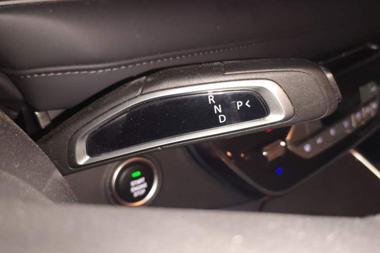 Used SAIC MAXUS G10 2025 Facelifted MAX 2.0T Automatic Executive Version Gasoline 7 Seats Gear Lever