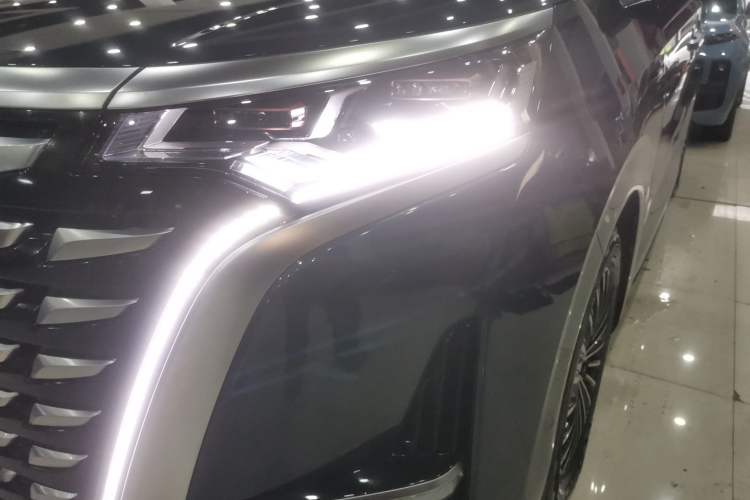 Used Denza D9 2022 DM-i 970 Four-Wheel Drive Flagship Model
