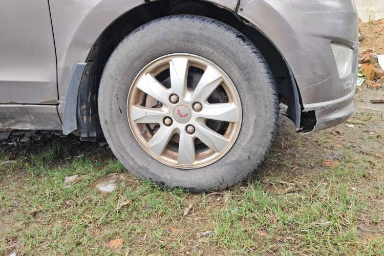 Used Wuling Hongguang 2016 1.5L Restyled S Comfort Version Right Front Wheel Hub