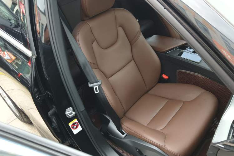 Used Volvo XC60 2019 T5 4x4 Smart Edition China VI Standard Right Front Seat