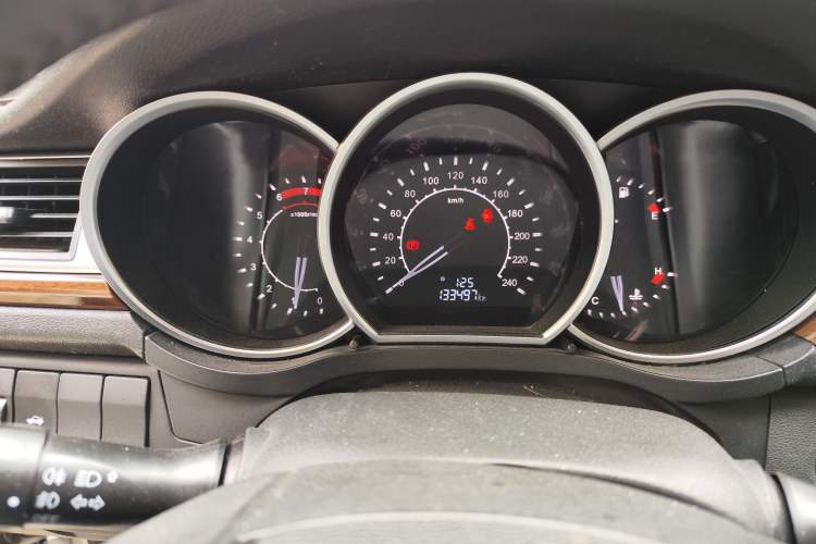 Used Zotye Z500 2015 1.5T Manual Luxury Model
