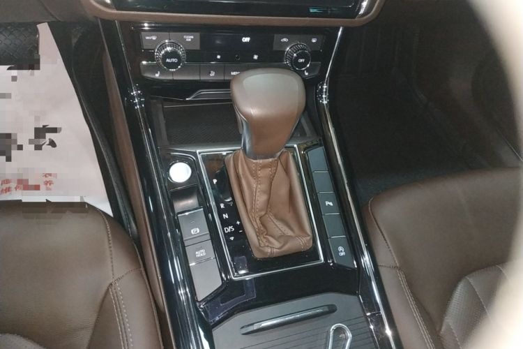 Used Volkswagen Phideon 2021 380TSI Luxury Edition Gear Lever