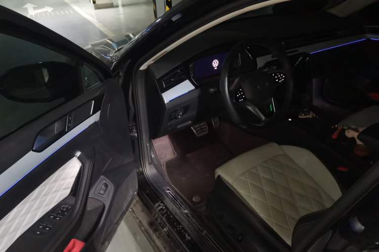 Used Volkswagen Magotan 2023 2 Million Units Commemorative Edition 330TSI DSG Luxury Version
