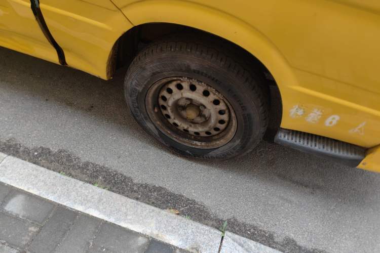 Used Jinbei Hiace 2011 2.0L 5th Generation Power King Deluxe Version 4G20D4B Right Front Wheel Hub