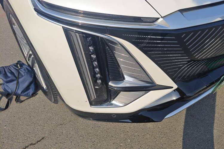 Used Cadillac LYRIQ 2024 Rear-Drive Standard Range Luxury Edition