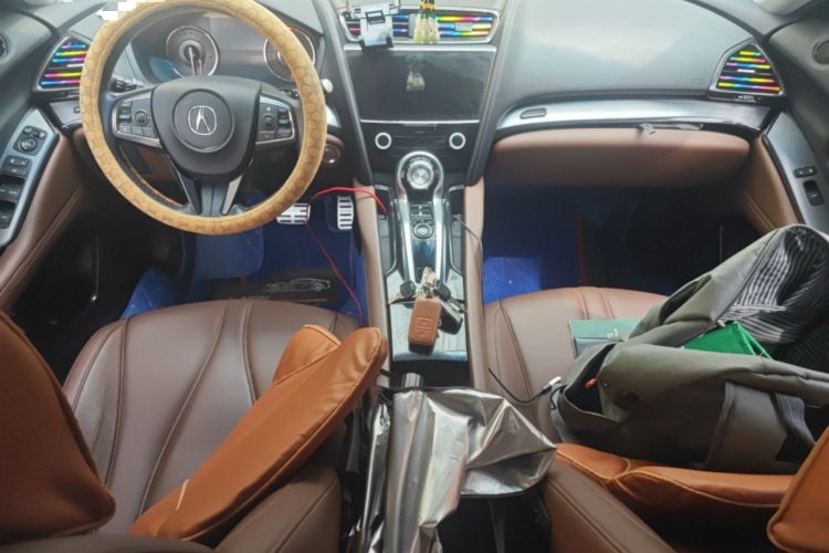 Used Acura CDX 2016 1.5T Two-Wheel Drive Deluxe Edition Center Console