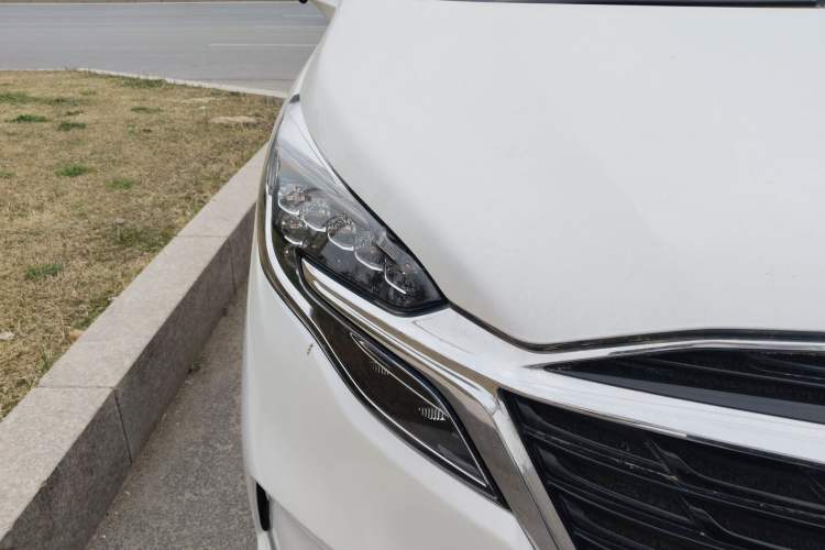 Used Buick GL8 2021 ES Landtrek 653T Comfort Edition
