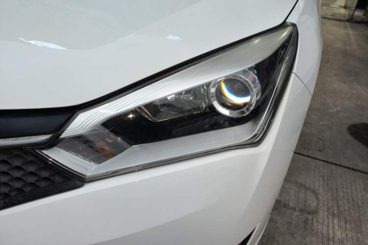 Used Haima M3 2016 1.5L Manual Comfort Model with Sunroof Left Front Headlight